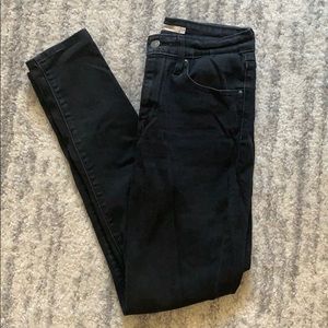 Levi’s black skinny jeans